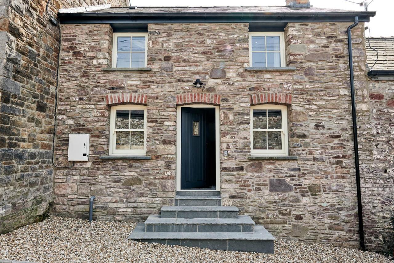 Rhif Un- Premium Cottage With Log Burner & Private Courtyard Laugharne Exterior foto